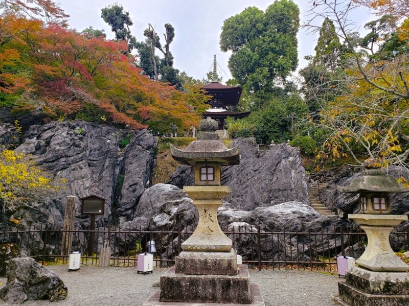 石山寺・硅灰石・滋賀県大津市